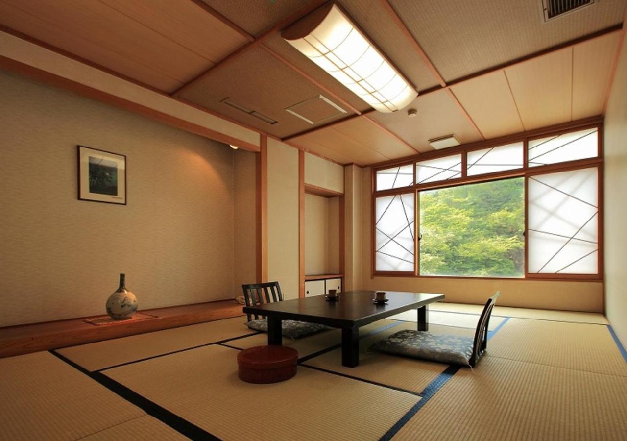 Отель Ikaho Syusuien Shibukawa Экстерьер фото