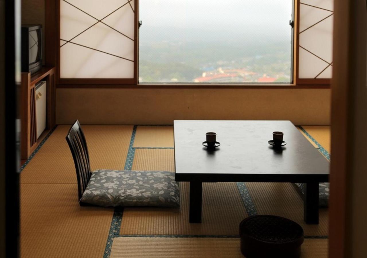 Отель Ikaho Syusuien Shibukawa Экстерьер фото
